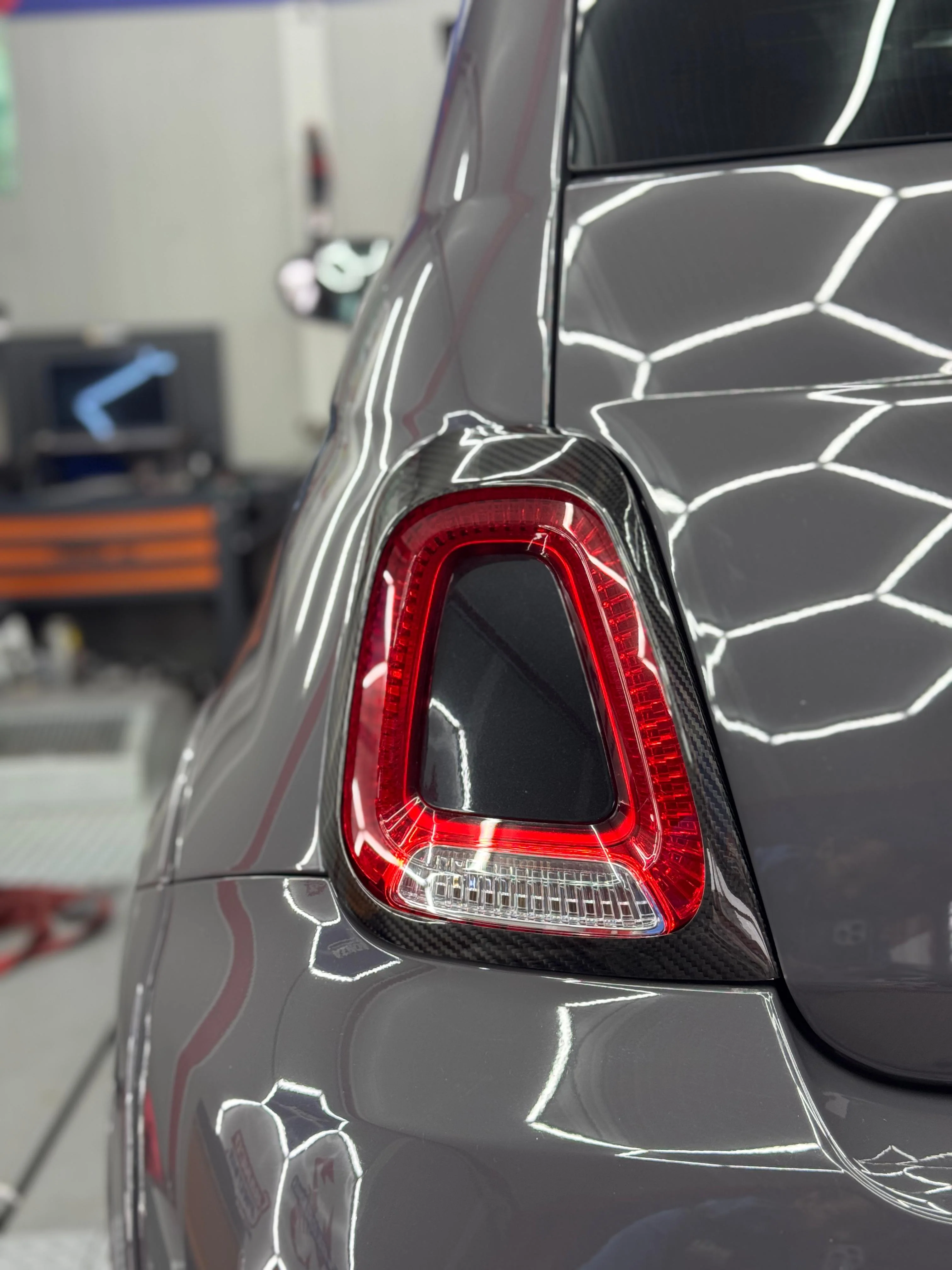 Coppia cover parte esterna Fanali Posteriori in CARBONIO Per Abarth 500 - 595 - 695 Restyling - Image 4