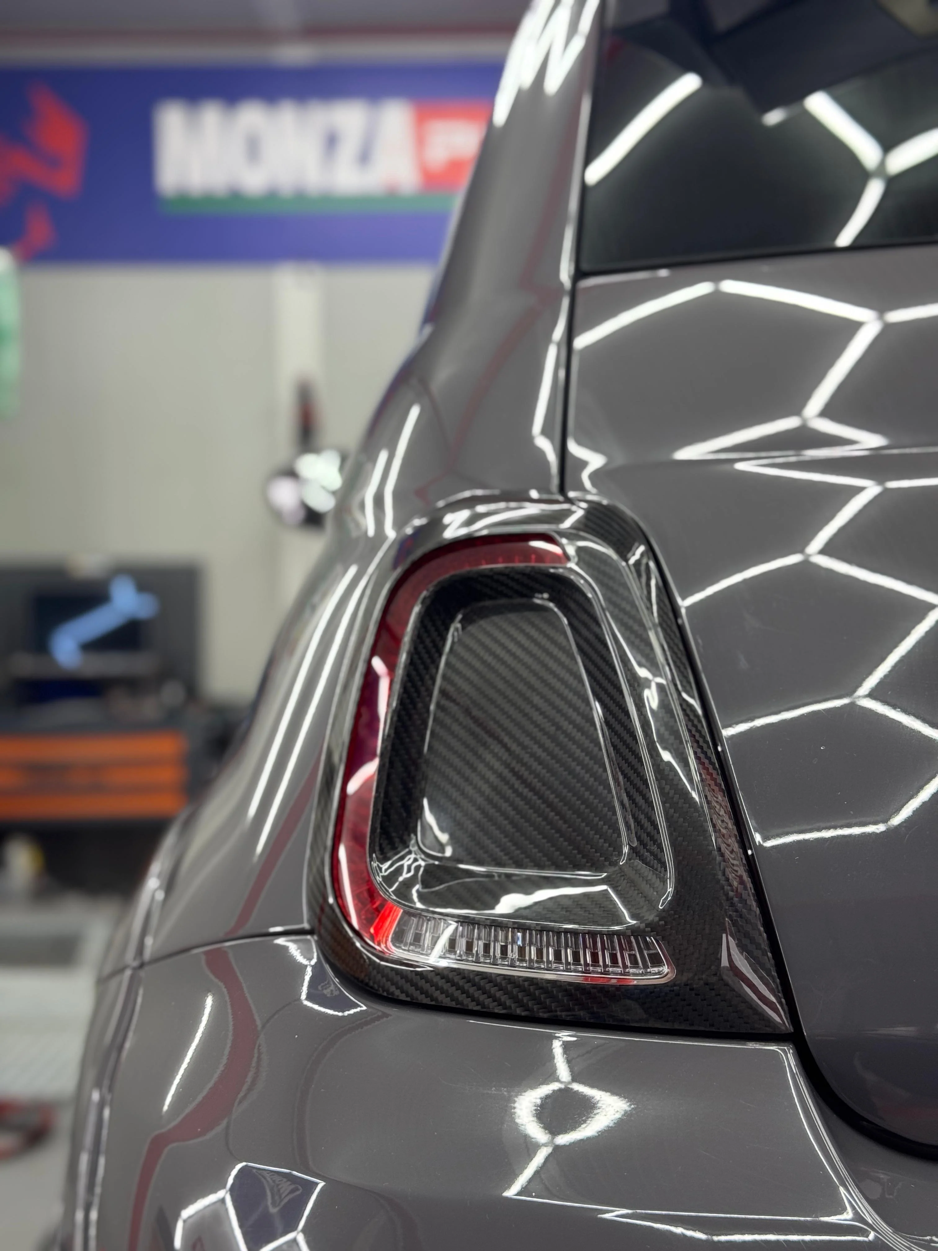 Cover Fanali Posteriori in CARBONIO Per Abarth 500 - 595 - 695 Restyling - Image 4