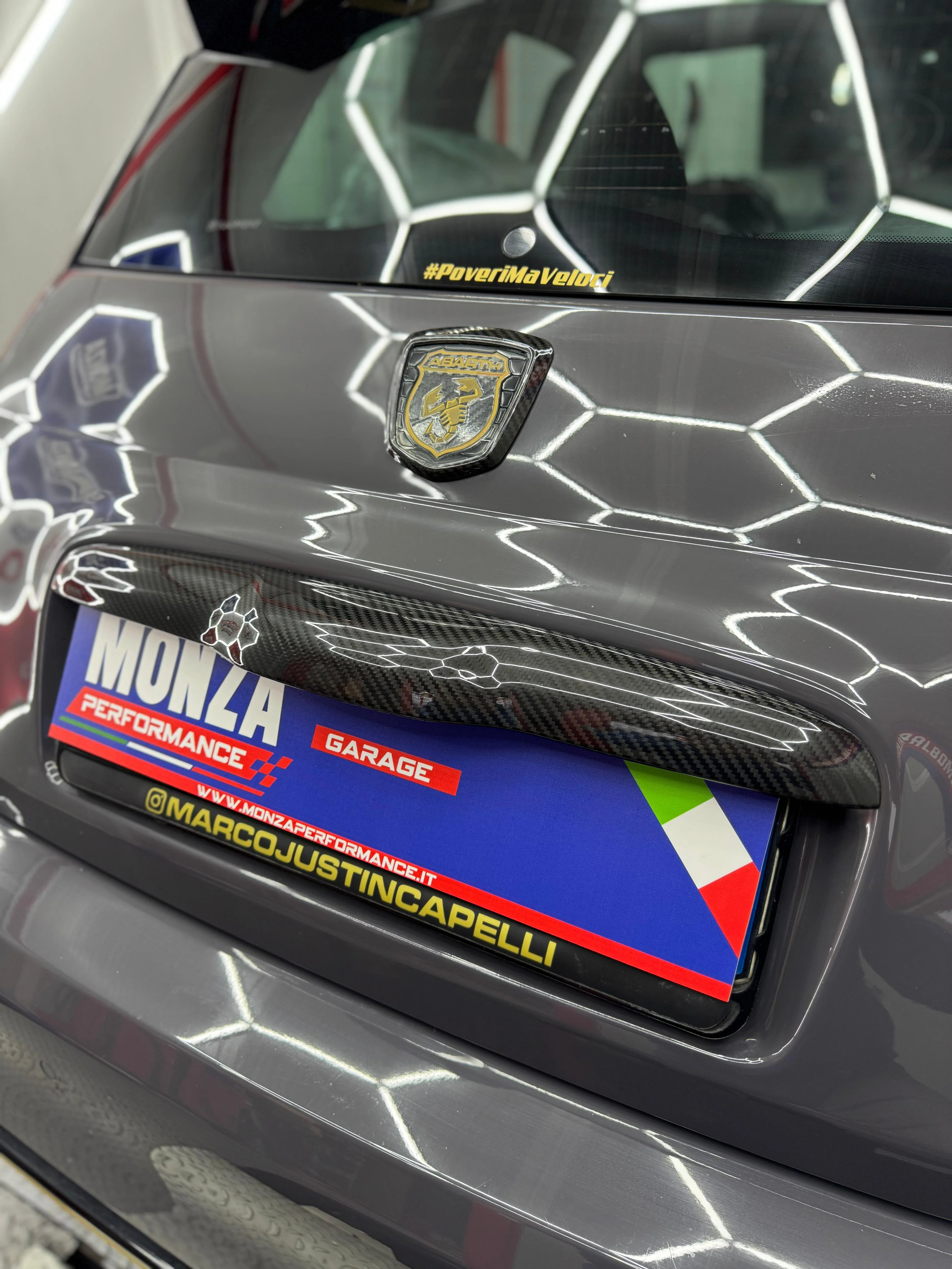 Cover Maniglione Baule Posteriore in CARBONIO  Fiat 500 Abarth 595 - 695 - Fiat 500 - Image 4