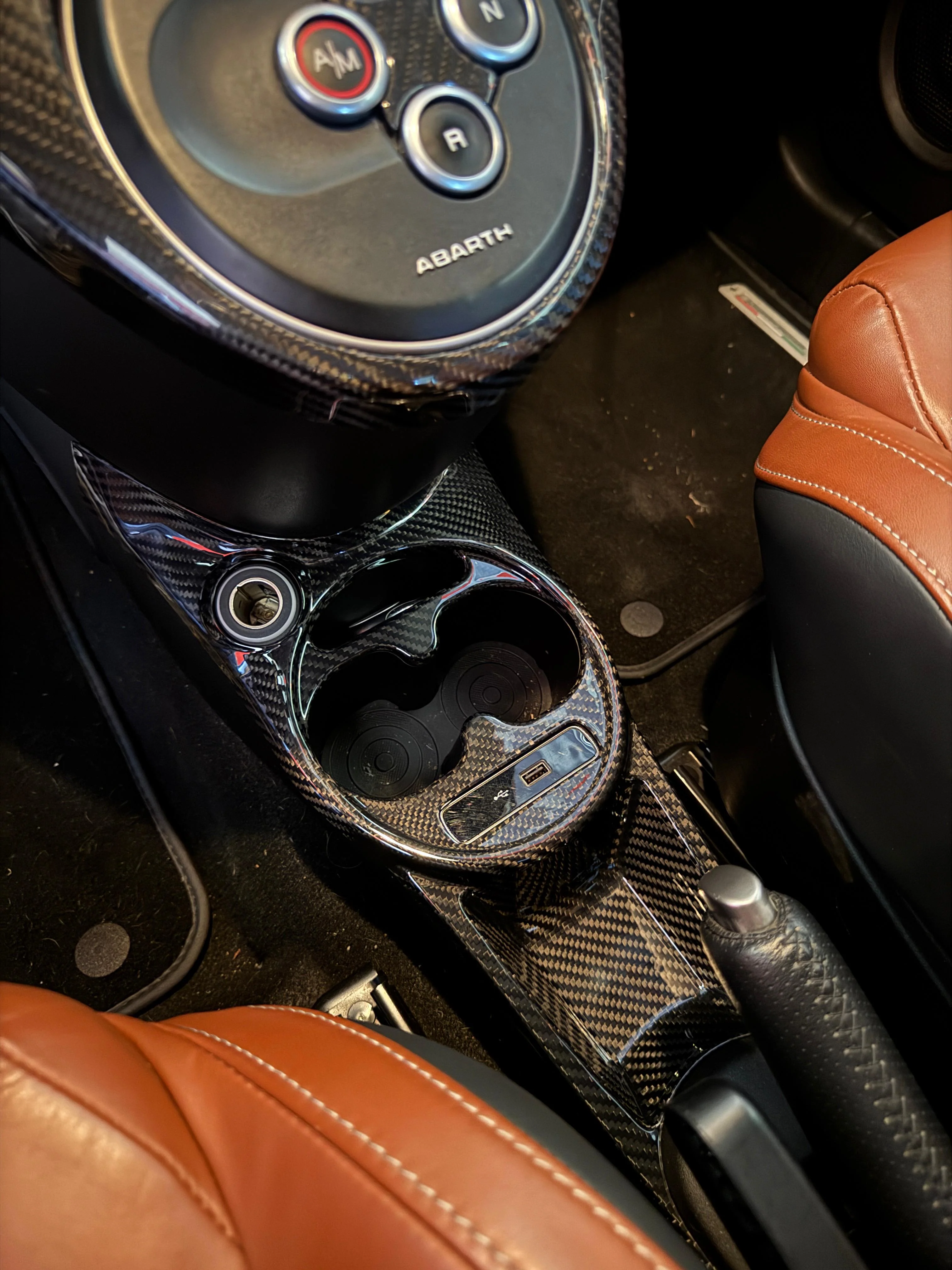 Cover tunnel centrale in VERO CARBONIO Fiat 500 Abarth - 595 - 695 Restyling
