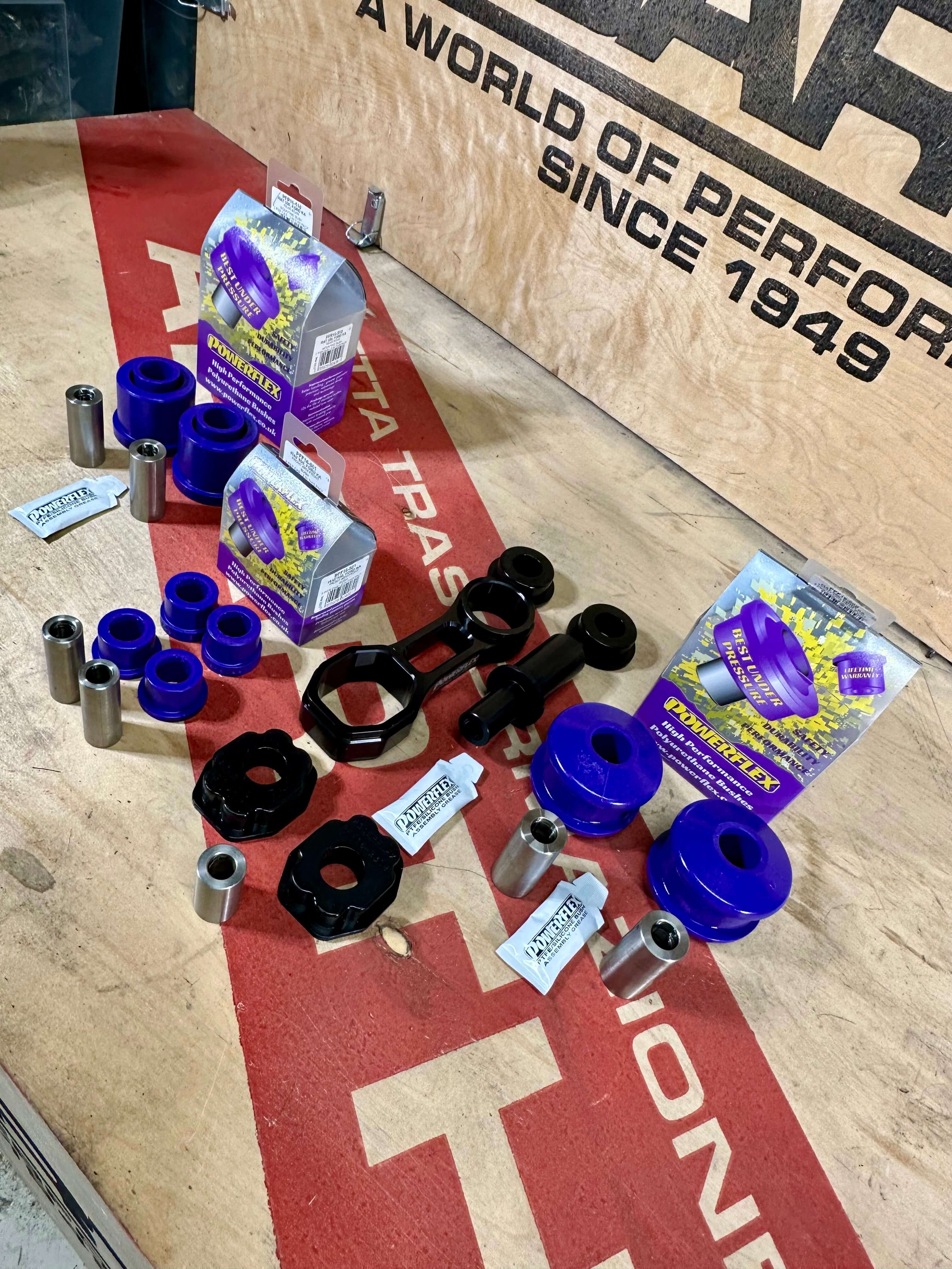 Kit Powerflex Anteriori + Posteriori + Supporto motore Racing - Image 6