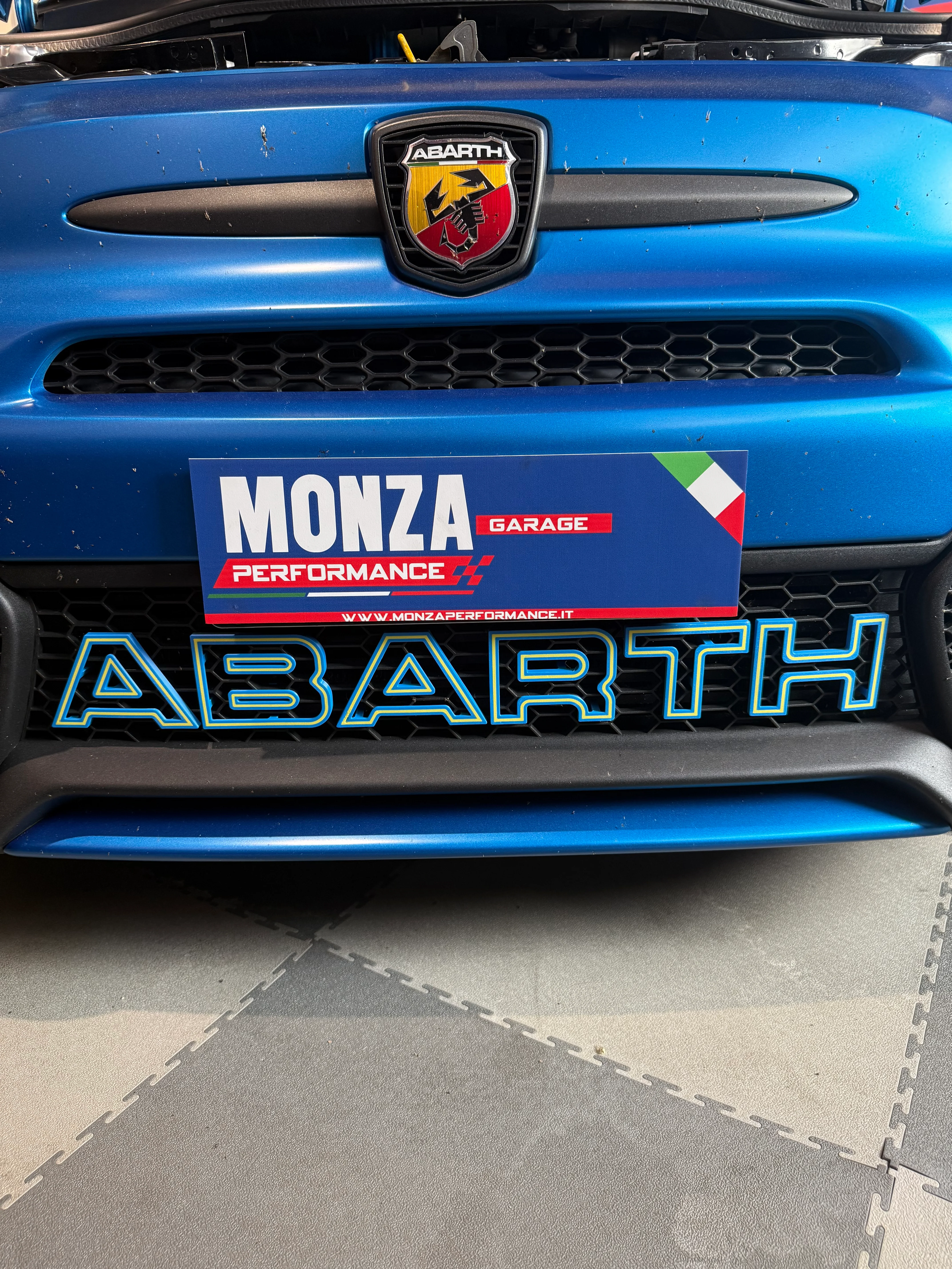Scritta ABARTH griglia anteriore Restyling - Image 33
