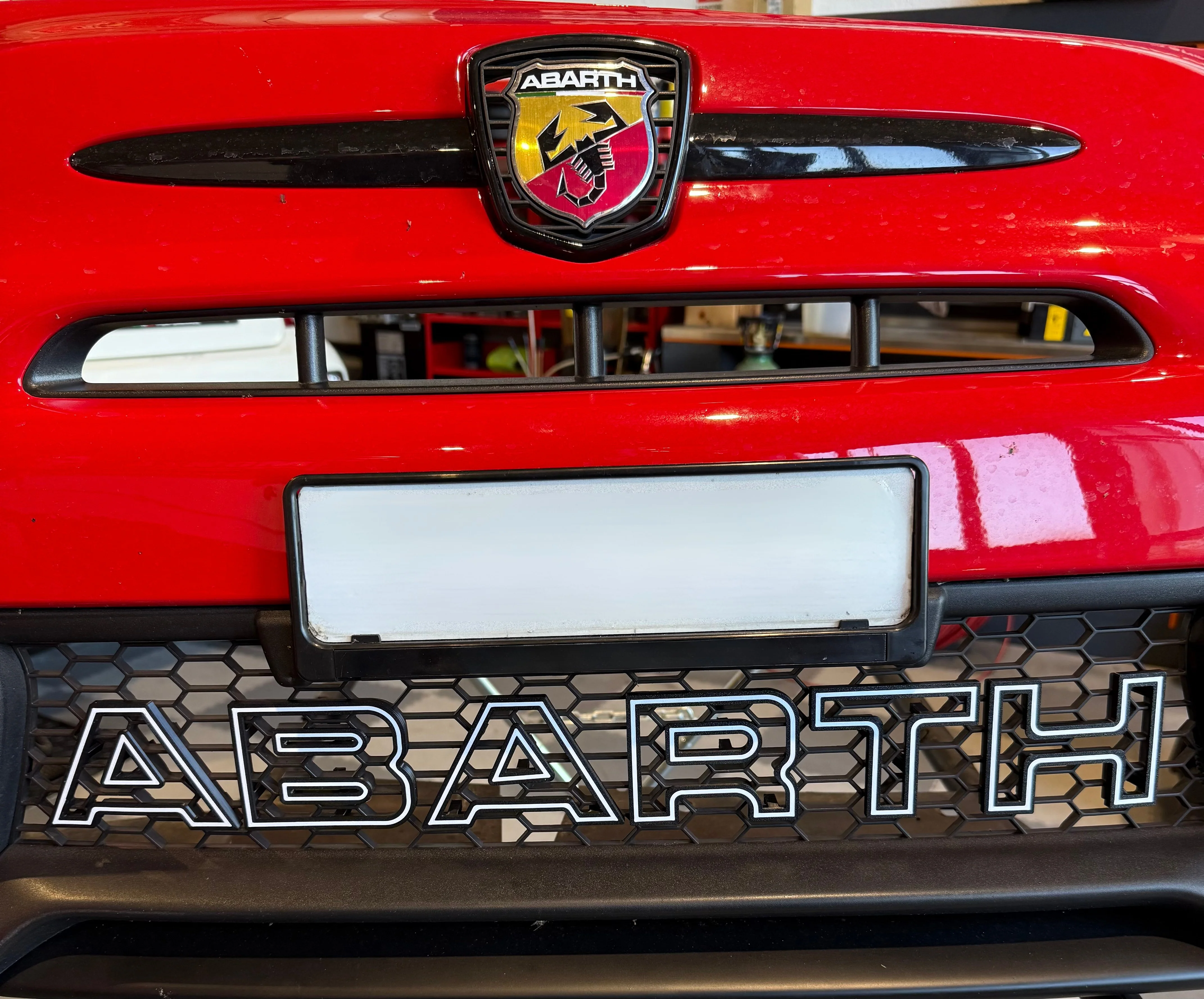 Scritta ABARTH griglia anteriore Restyling - Image 4