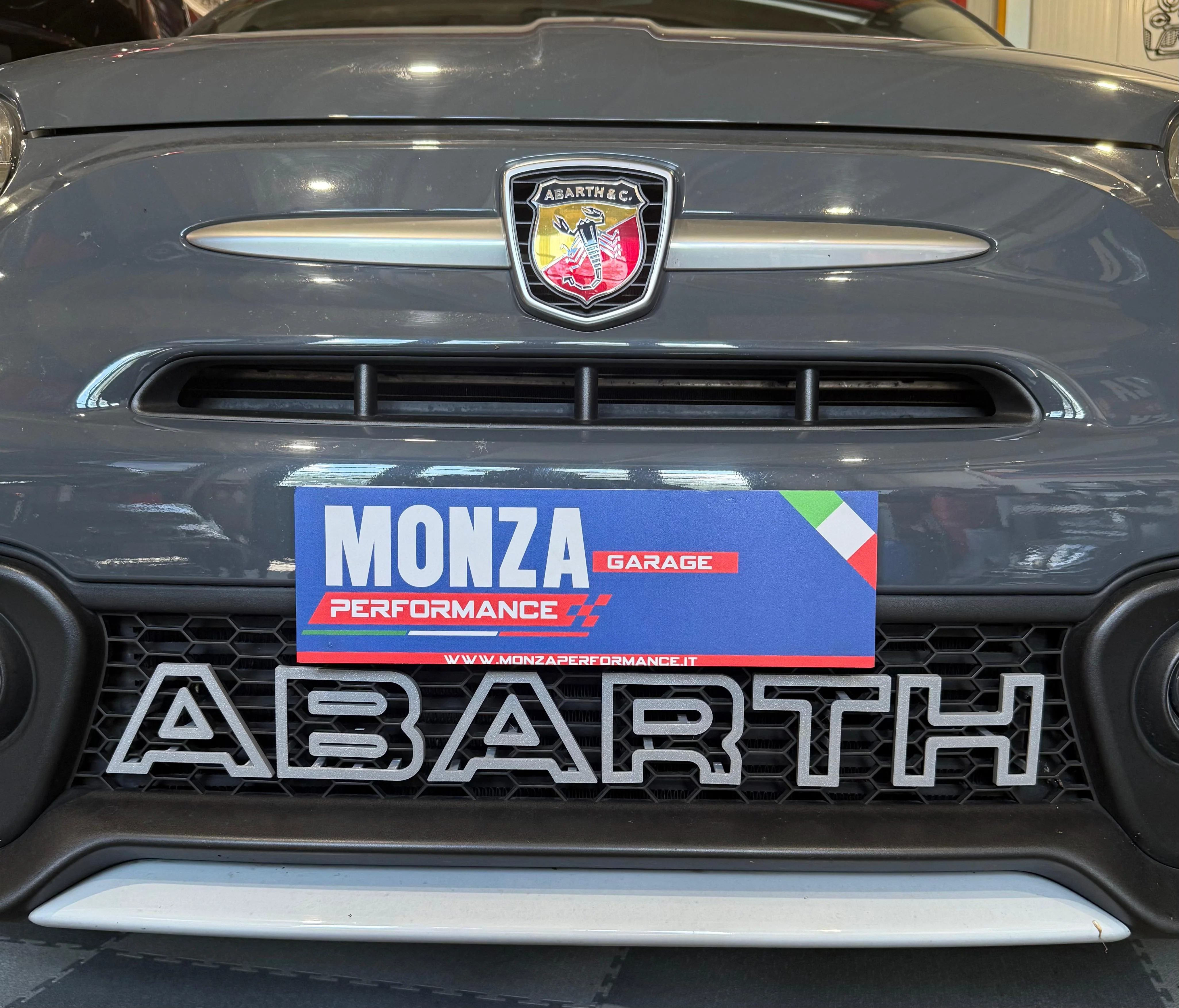 Scritta ABARTH griglia anteriore Restyling - Image 45
