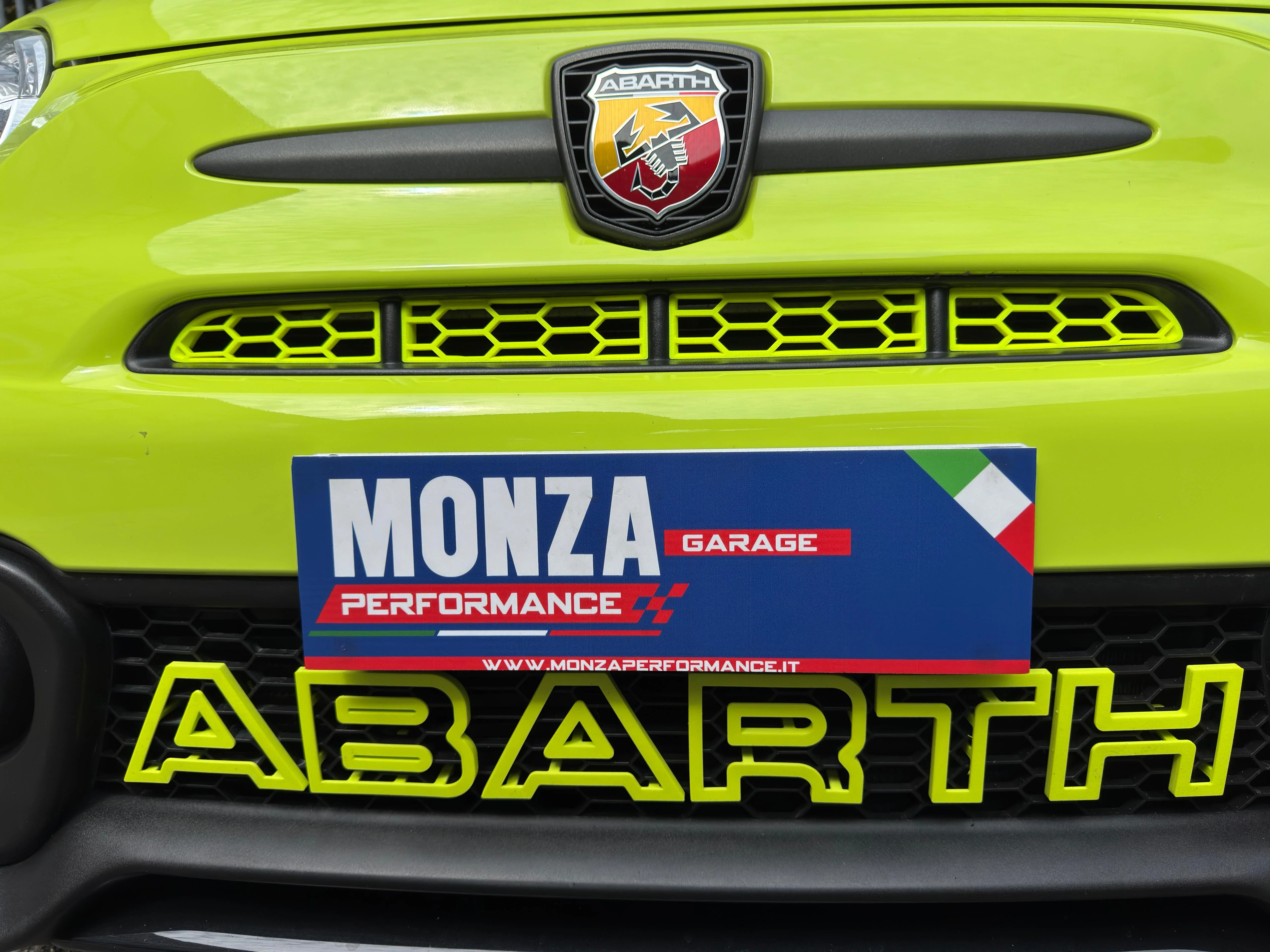 Scritta ABARTH griglia anteriore Restyling - Image 49
