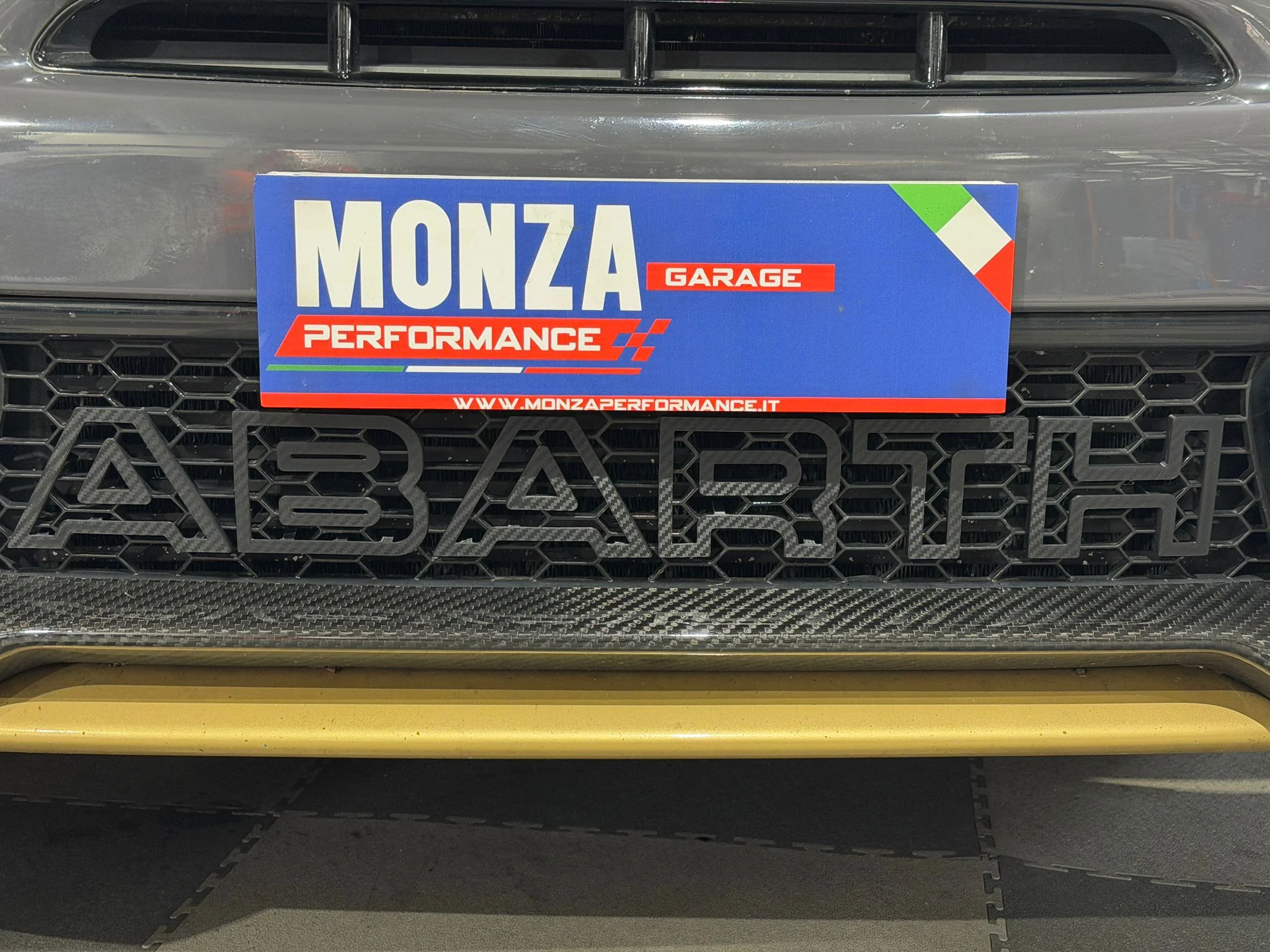 Scritta ABARTH griglia anteriore Restyling - Image 50