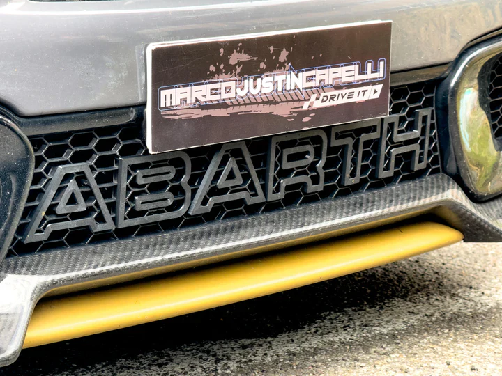 Scritta ABARTH griglia anteriore Pre-Restyling 2008-2015 - Image 7